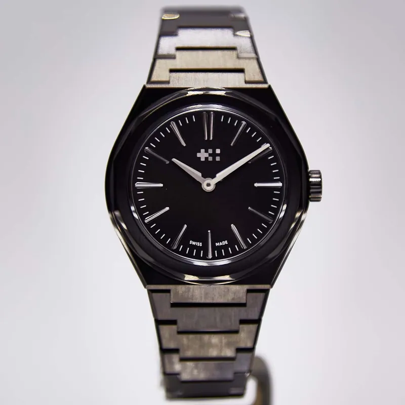 Pre-owned Christopher Ward Twelve 660 C12-38H2H1-SK0K0-B0, 38 mm dlc stainless steel case, black dial