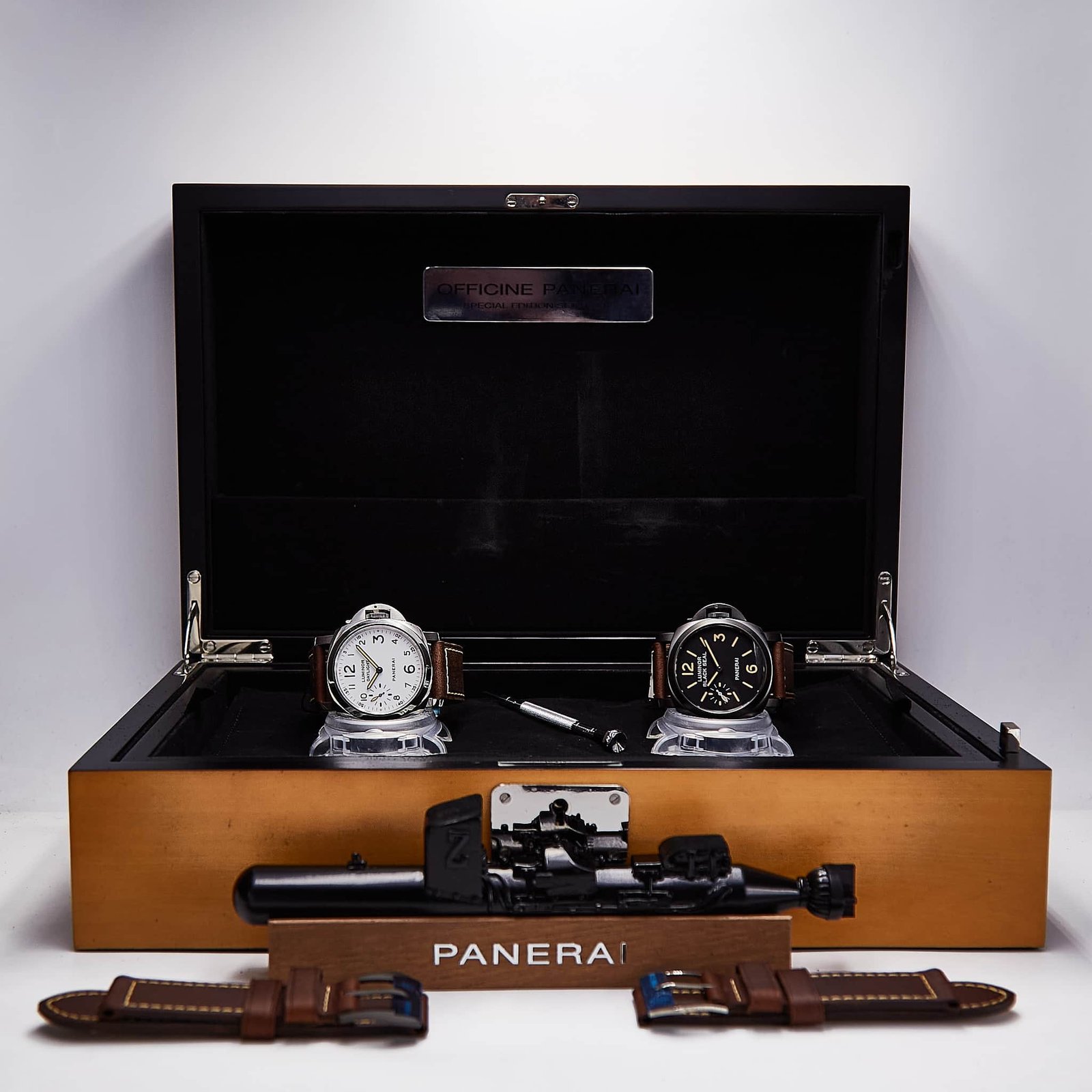 Panerai Luminor Set: Black Seal (PAM00594) || Daylight (PAM00602) – Unworn / New Old Stock