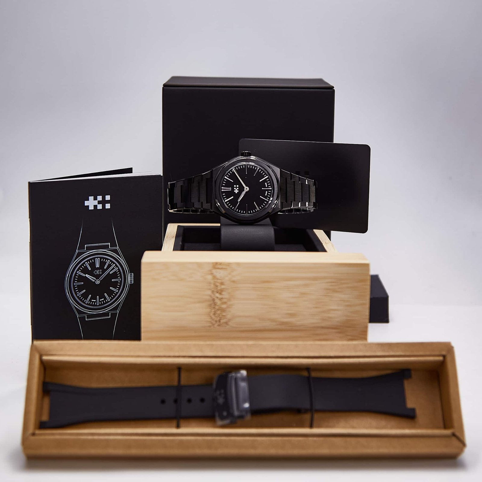 Christopher Ward Twelve 660 (C12-38H2H1-SK0K0-B0)