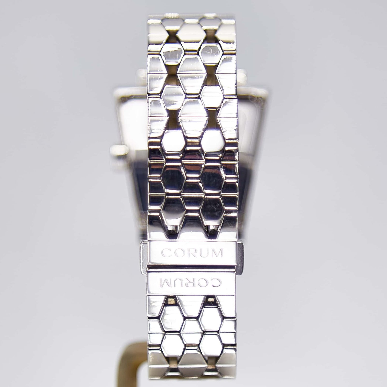 Corum Trapeze (105.404.47)