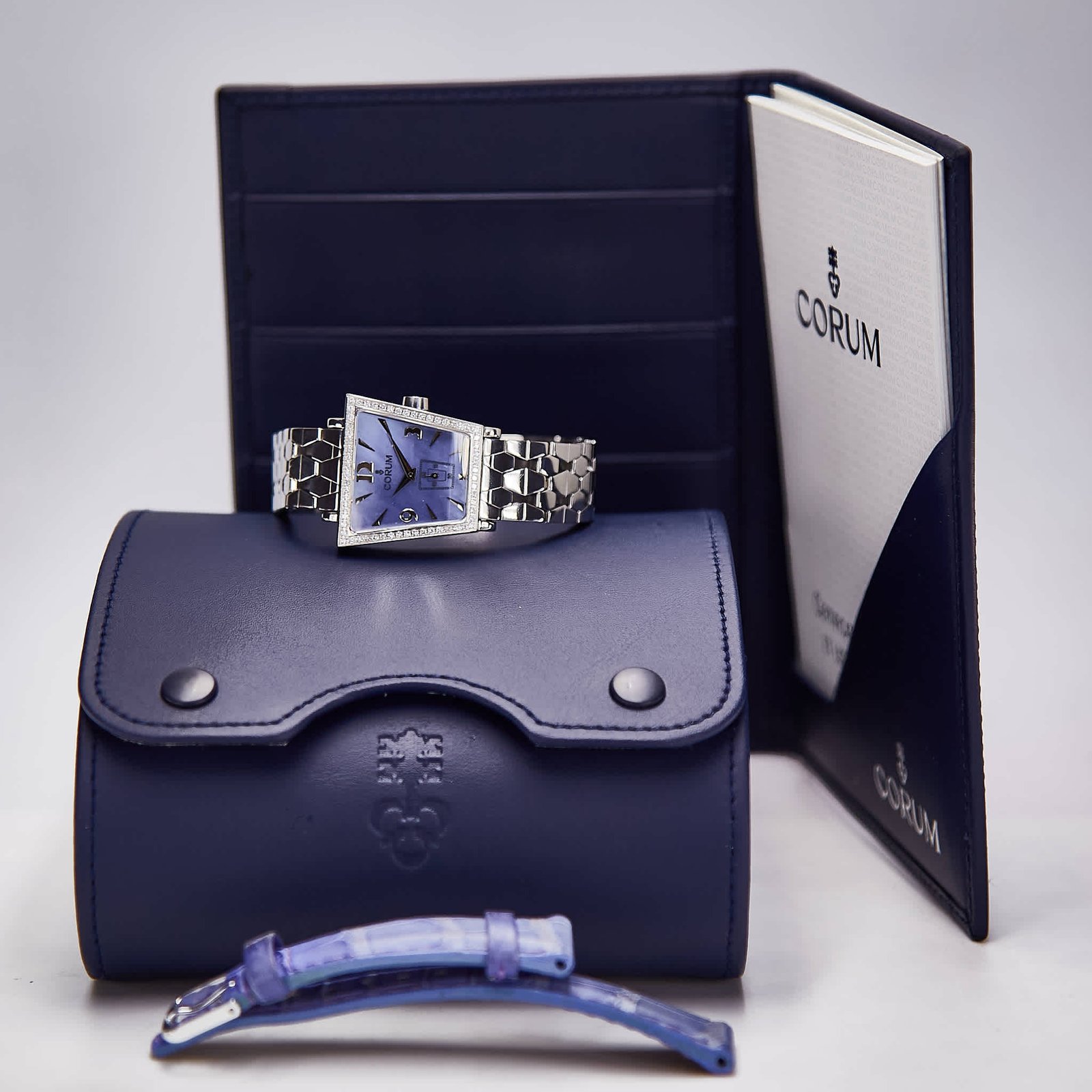 Corum Trapeze (105.404.47)